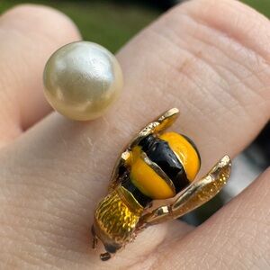 Vintage  solid 14k yellow gold custom made genuine pearl/bee ring